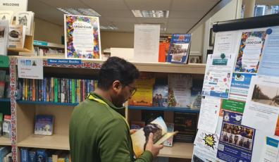 Refugee volunteer in the library